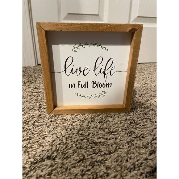 Live Life in Full Bloom Word Sign - Picture 2 of 3
